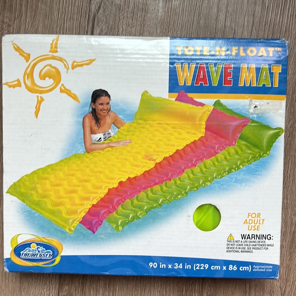 NWT Tote n Float Green Wave Mat Size 90” x 34” - Picture 10 of 10